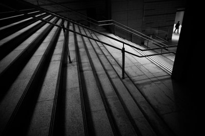 Escaleras de la Ciudad de las Sombras de Satoshi Hata