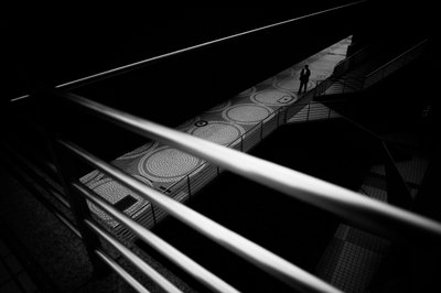 Pasarela urbana «El hombre solitario» de Satoshi Hata
