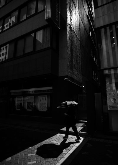 Luz y sombra urbanas de Satoshi Hata
