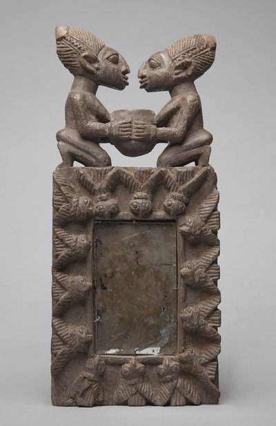 Estuche para espejo yoruba (madera) de School African
