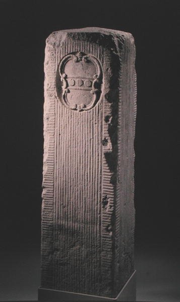 Marcador de Milla de Piedra con Escudo de Penn de School American