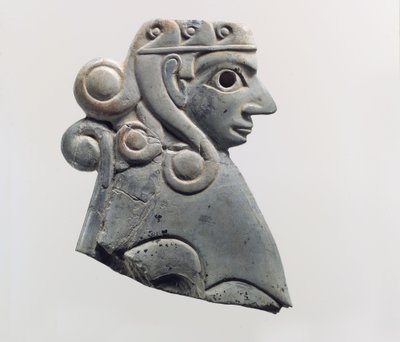 Placa de mueble: esfinge femenina con rizos estilo Hathor, c. siglo XVIII a.C. (marfil de hipopótamo) de School Anatolian