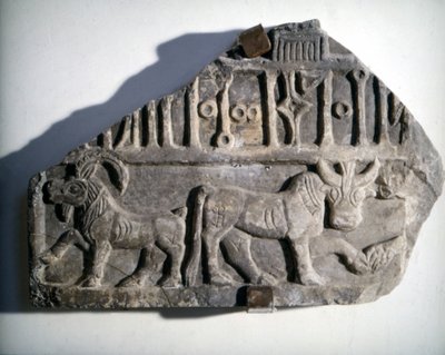 Arte de Arabia del Sur: bajorrelieve con escritura que representa animales. Museo Nazionale Romano, Roma de School Arabic