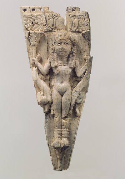 Frontal de caballo tallado en relieve con una figura femenina flanqueada por leones, c.9º-8º siglo a.C. de School Assyrian