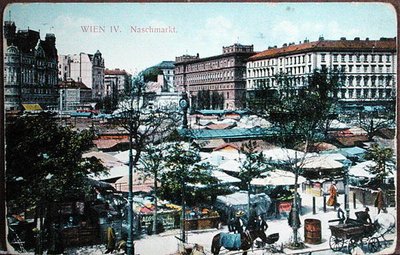 Postal que representa el Naschmarkt (Mercado de Alimentos) en Viena, c.1915 de School Austrian