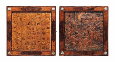 Una marquetería de madera de frutal tallada en relieve montada en plata de Bohemia y una caja de juegos plegable de nogal de school Bohemian