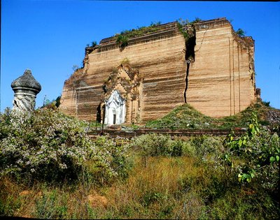 El Mingun Paya, construido 1790-1816 de School Burmese