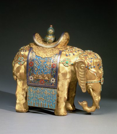 Figura de un elefante, con adornos de esmalte y cabujones de coral y turquesa, paño de silla decorado con emblemas budistas, período Chien Lung, c.1780 de School Chinese