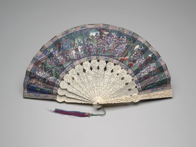 Abanico plegable con una escena de una corte china de School Chinese