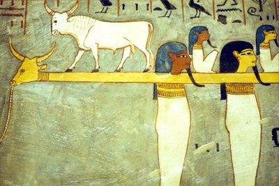 Antiguo Egipto, Pintura, Dioses del inframundo atados a Hathor, vaca divina, remolcando la barca solar, Tumba de Ramsés I, Tebas de School Egyptian