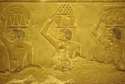Antiguo Egipto, Grabado mural/pintura, Mastaba/Tumba de Idout, Saqqara, 2323-2150 a.C., Portadores con ofrendas (foto) de School Egyptian