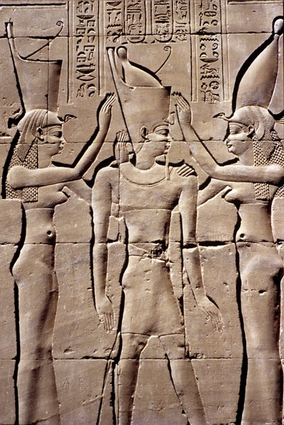 Antiguo Egipto, Pintura mural, Un rey recibe la doble corona de Isis y Neftis, Templo de Horus, Edfu (foto) de School Egyptian