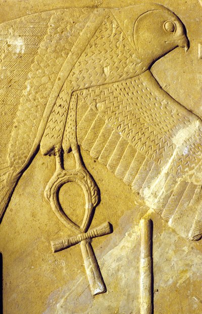 Antiguo Egipto, Pintura mural/talla, El halcón Horus portando el Ankh, símbolo de la vida, Templo de Karnak, Luxor (foto) de School Egyptian