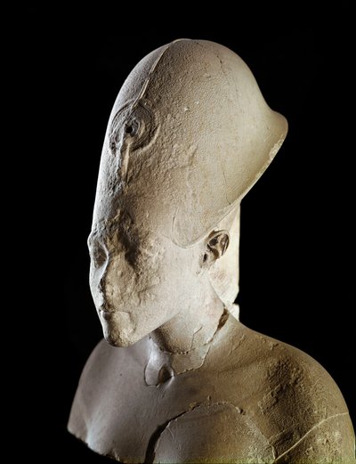 Busto del faraón Akhenatón (Amenofis IV). XVIII dinastía (1550-1295 a.C.). De Tell el Amarna. París, Museo del Louvre de School Egyptian