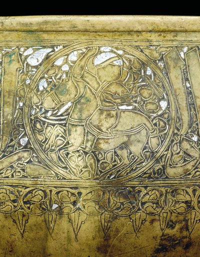 (detalle) de un cuenco mameluco, c.1351 (latón con incrustaciones de plata y oro) de School Egyptian