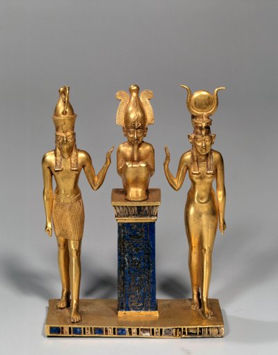 Antigüedad egipcia: tríada osiriana en nombre de Osorkon (Osiris rodeado por Isis y Horus). Colgante de oro y lapislázuli. 22ª dinastía, período bajo. París, Museo del Louvre de School Egyptian