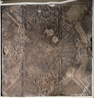 Antigüedad egipcia: "El Zodiaco" bajo relieve del techo de la capilla este de Osiris en el templo de Hathor en Denderah. Período ptolemaico (332-30 a.C.) París, Museo del Louvre de School Egyptian