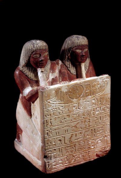 Antigüedad egipcia: estatua de piedra caliza que actúa como estela en nombre de Didi y su hijo Padoua. Nuevo Imperio. De Deir el-Medina. Altura 0,31 m. París, Museo del Louvre de School Egyptian