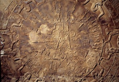 Antigüedad egipcia: detalle del zodiaco con constelaciones en relieve del techo de la capilla este de Osiris del Templo de Hathor en Denderah. 30 a.C. París, Museo del Louvre de School Egyptian