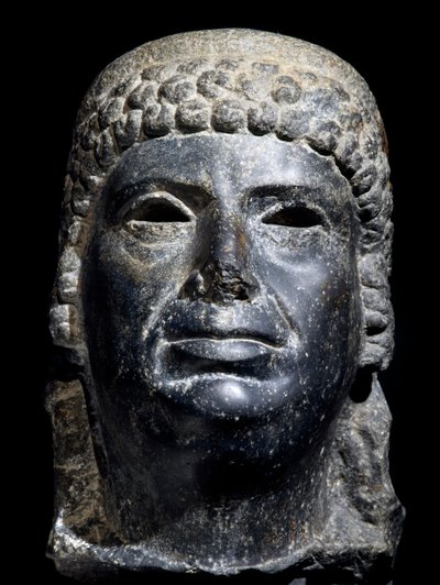 Cabeza de Cleopatra III, escultura de basalto. Civilización egipcia, Período Ptolemaico, siglo II a.C. de School Egyptian