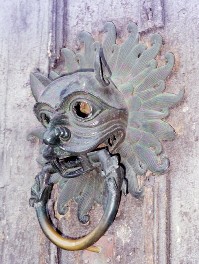 Aldaba del Santuario de la Catedral de Durham, copia del original de bronce del siglo XII de School English
