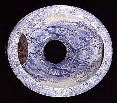 Patrón azul y blanco de Staffordshire para inodoro de School English