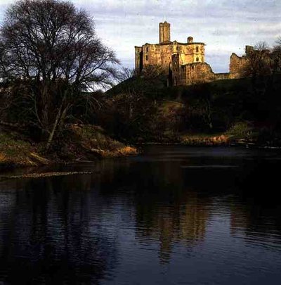 Vista del Castillo de Warkworth, Sede de la Familia Percy de School English