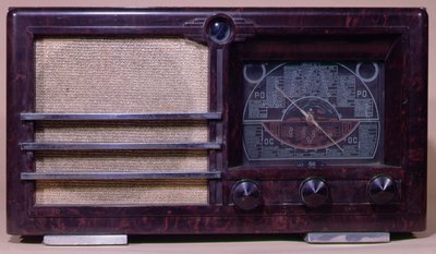 Receptor de radio Sonora CR2 con 5 válvulas de School French