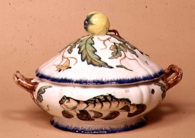 Sopera de Leboeuf et Milliet, decorada por Rousseau según los diseños de Bracquemond de School French