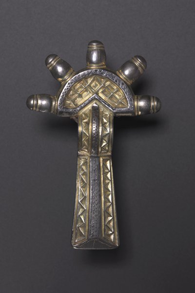 Fíbula de arco, Alemánica, 500-550 (plata dorada y nielado) de School German