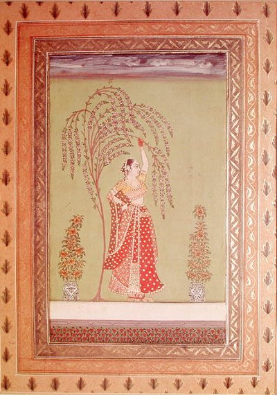 Una mujer bajo un árbol de School Indian