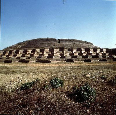 Vista del Stupa de Nandangarh, se cree que contiene las cenizas de Buda de School Indian