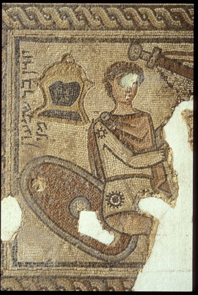 Mosaico que representa la armadura del rey David y Goliat (azulejos) de School Israeli