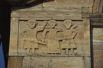 Detalle de la fachada de la iglesia parroquial de Santa María de School Italian