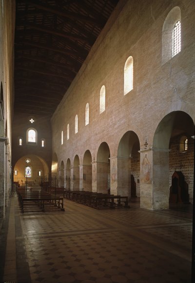 Vista interior de la iglesia de San Vicente y San Anastasio en la Abadía de las Tres Fuentes de School Italian