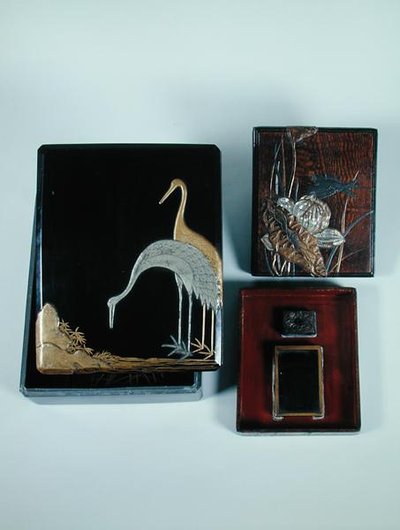 Caja con dos grullas y un estuche de escritura con una golondrina, Periodo Edo de Japanese School