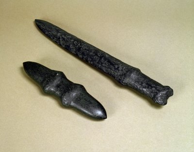Hoja de daga y daga de piedra, período Jomon 4500-3700 a.C. de Japanese School