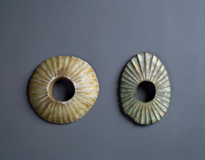 Armillas de pedernal, período Jomon 10000-300 a.C. de Japanese School