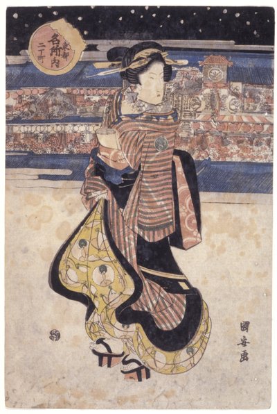 Mujer de pie en la calle de School Japanese