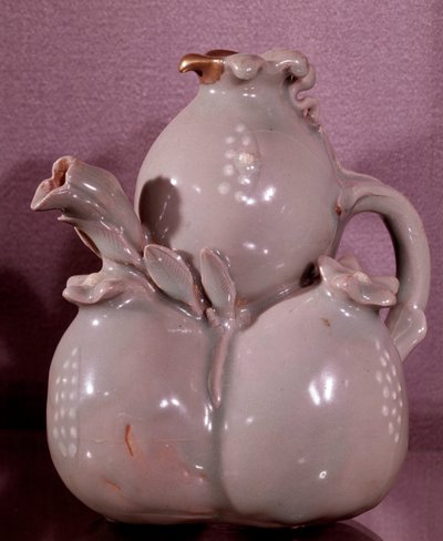 Arte coreano: jarrón de vino en forma de granadas. Período Koryo (siglo XI-XII). Museo de Bellas Artes, Palacio Duksoo, Corea de School Korean