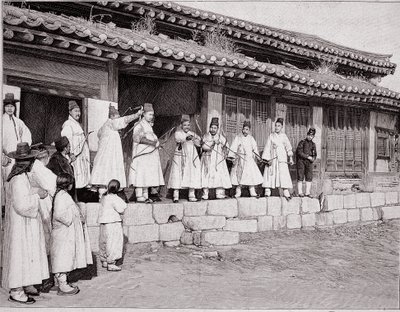 Arqueros en el antiguo palacio de Seúl, Corea, finales del siglo XIX de School Korean