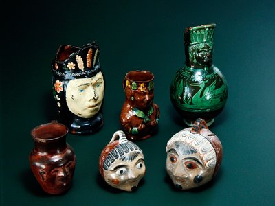 Jarras de retrato, finales del siglo XIX a 1930 de School Mexican
