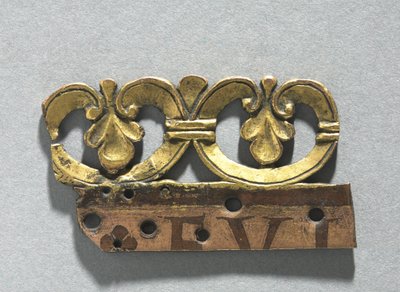 Fragmento de una cresta ornamental de un relicario, c.1165-1180 (cobre dorado, esmalte marrón) de School Mosan