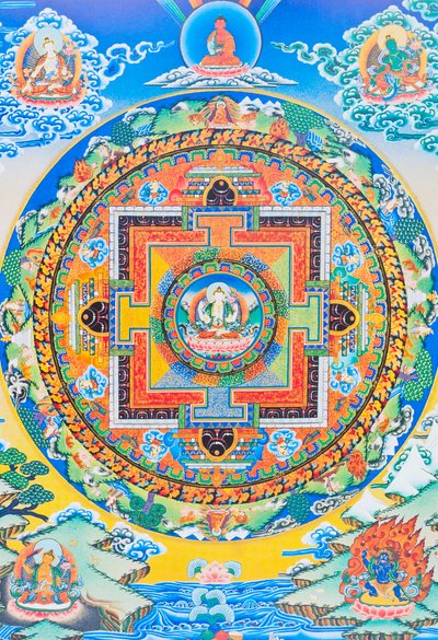 Mandala Chenresi; la figura central representa al Buda de la compasión, la manifestación celestial del Buda Amitava, siempre cerca de los seres que sufren (gouache sobre tela) de School Nepalese