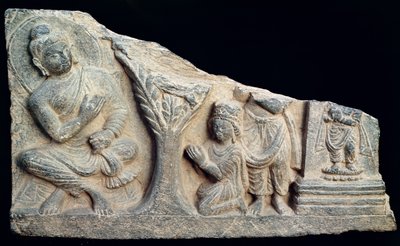 Detalle de un friso en relieve que representa a un Buda sentado con orantes, estilo greco-budista, de Taxila, Pakistán de School Pakistani