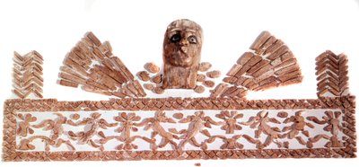 Arte persa: paneles de mosaico de marfil: máscara sobre animales enmarcando un árbol de School Persian