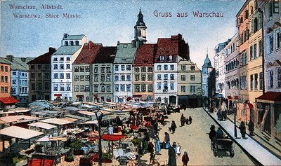 Postal que representa la Plaza del Mercado de la Ciudad Vieja en Varsovia, c.1910 de School Polish