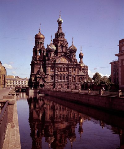 Arquitectura: vista de la iglesia del Santo Salvador y la Sangre Derramada realizada entre 1883 y 1907. San Petersburgo. Rusia de School Russian