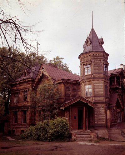 Arquitectura rusa: vista de una dacha del siglo XIX, casa de campo rusa de School Russian