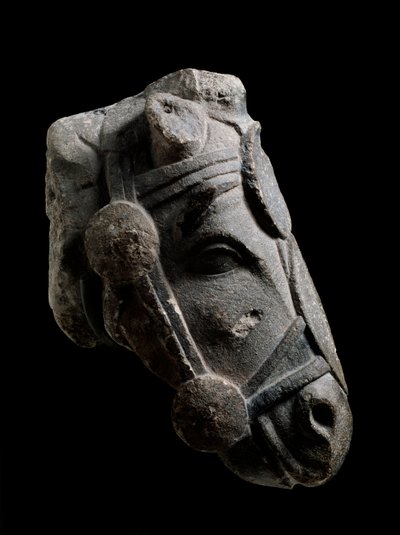 Cabeza de caballo, escultura de piedra de Fuente la Higuera de School Spanish